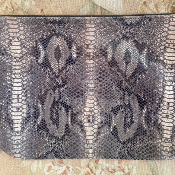 🐍 Claire V / Claire Vivier Fold-over Python Clutch - *rare* - Picture 4 of 4